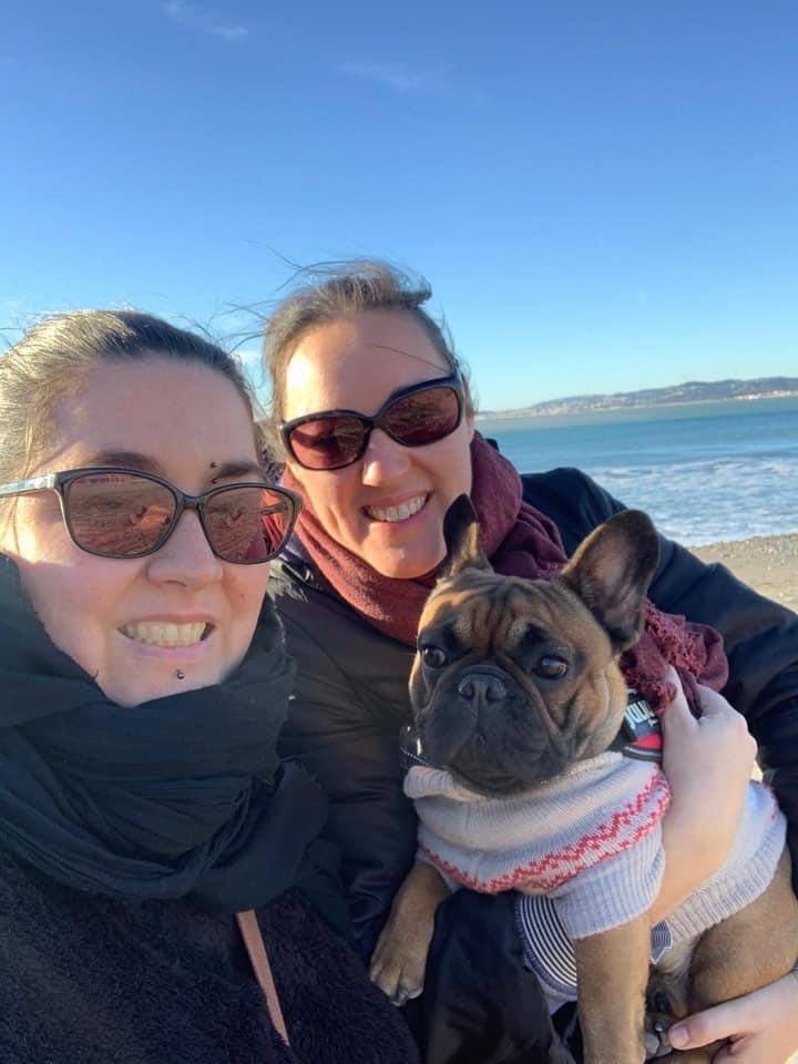 dog mom bouledogue